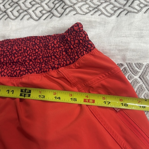 (A4)Lululemon Women's 8 Shorts
Red Grape Miss Mosaic
Alarming Tracker IIIRunning - Picture 8 of 13